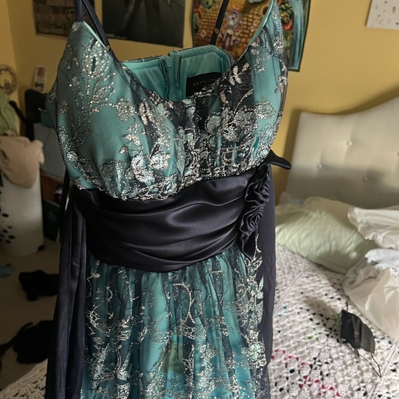 SEAFOAM AND NAVY SPARKLY DRESS BEATA STUDIO GRADUATION DRESS DANCE WEDDING - Picture 2 of 3